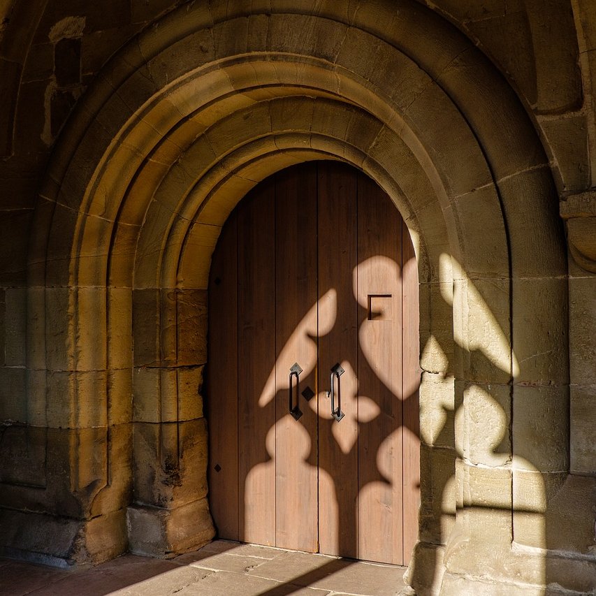 Kirchentür - KirchRäume (c) Pixabay